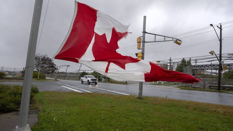 Cyclone on Canada's East Coast: Power outages, houses blown up, storms intensify