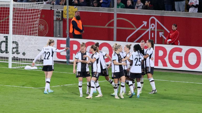 Want to celebrate in World Cup in Australia too: DFB women's team.