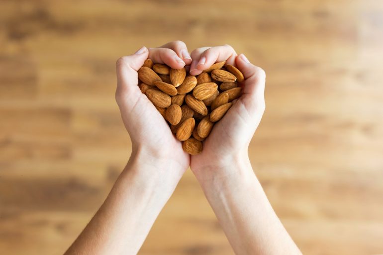 Almonds strengthen the intestinal flora and intestinal health - healing practice