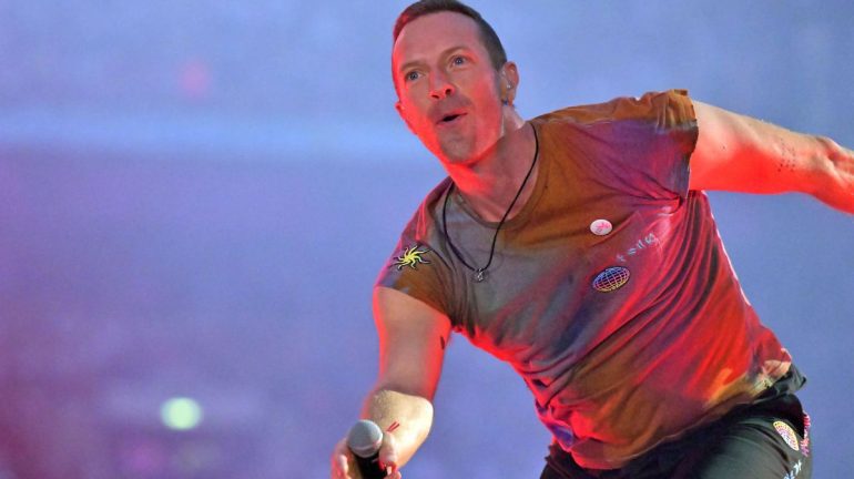 Coldplay had to postpone tour: Frontman Chris Martin has serious lung infection