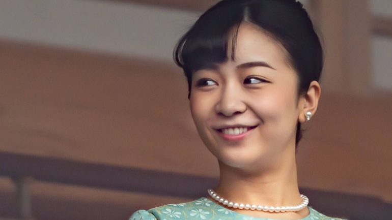 Does Princess Kako fall in love with a common man?