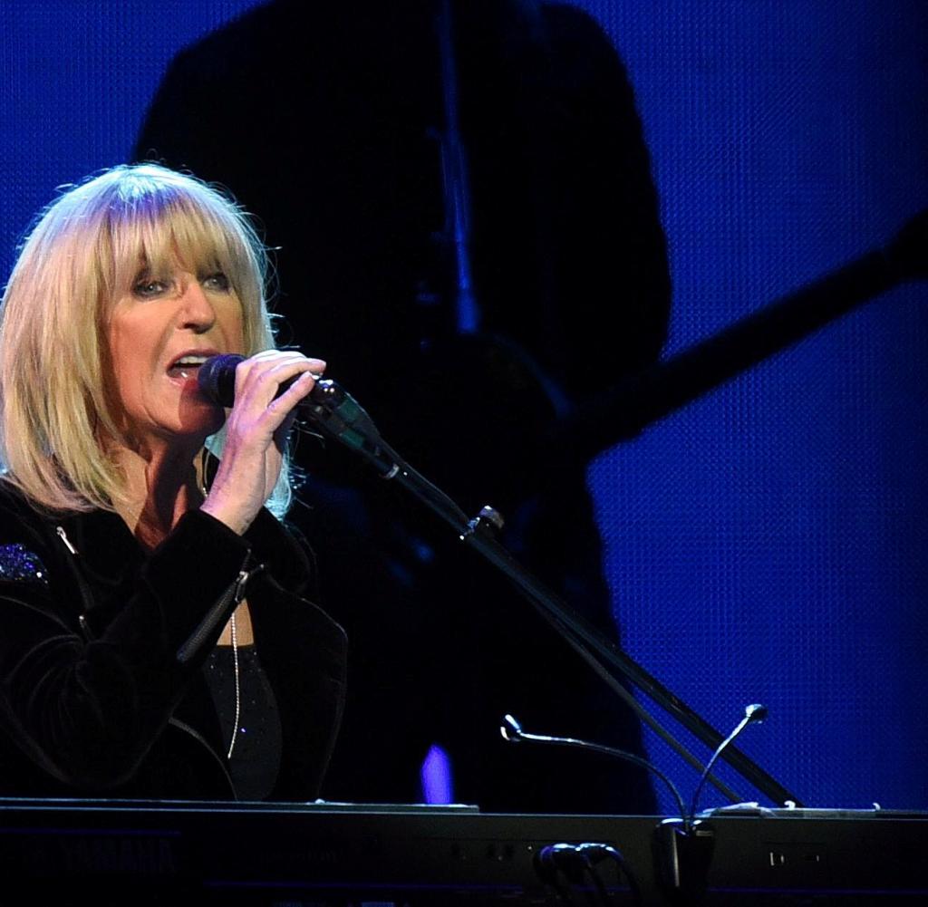 Christine McVie performing in Cologne in 2015