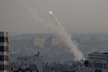 Palestinians fire rockets at Israel